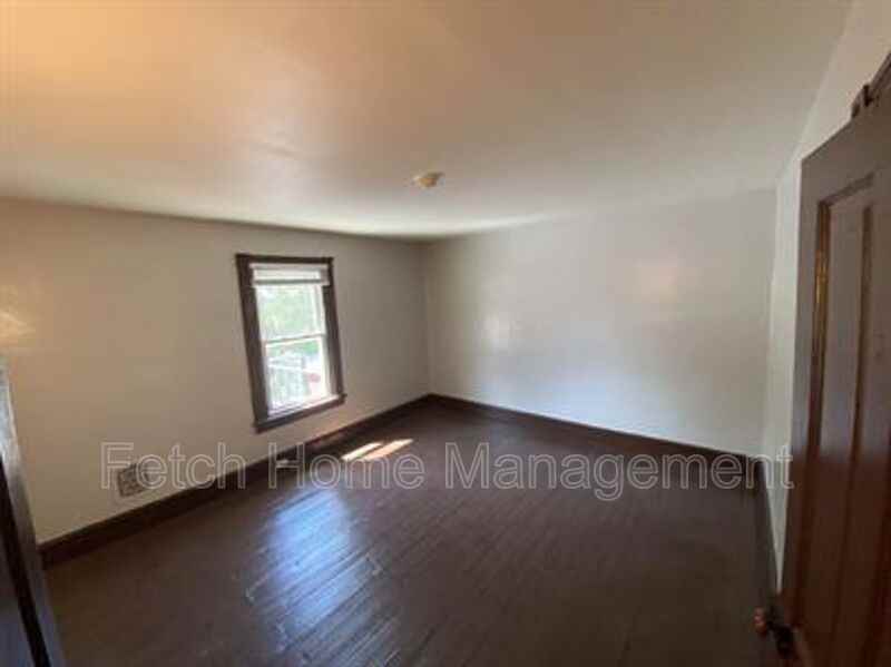 722 E King St #7 - Photo 6 of 9