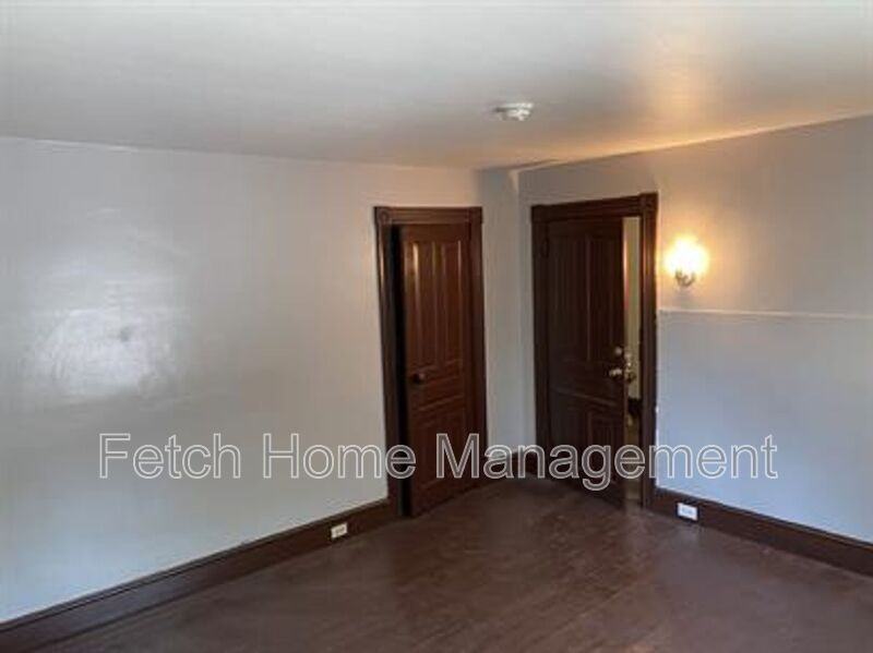 722 E King St #7 - Photo 7 of 9
