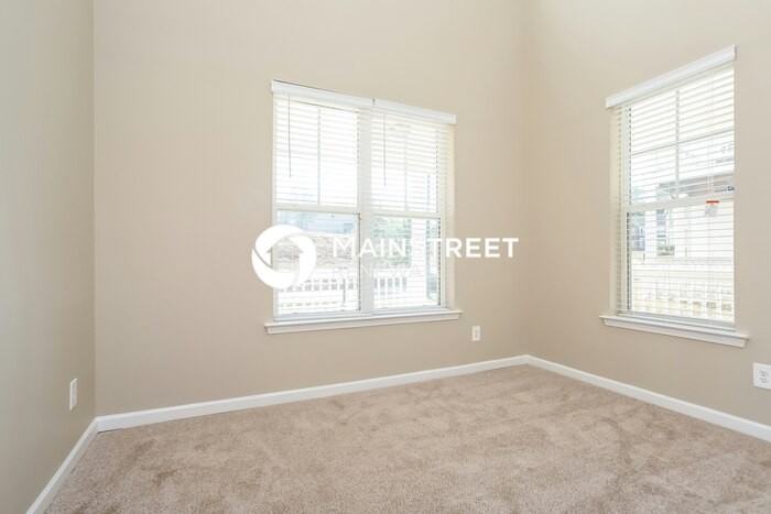 4910 Heritage Cir - Photo 3 of 15