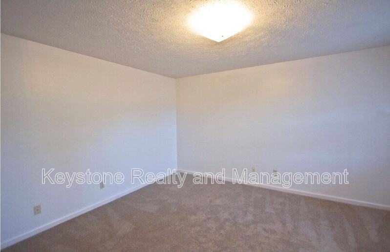 1375 Thompsonville Ln - Photo 3 of 6