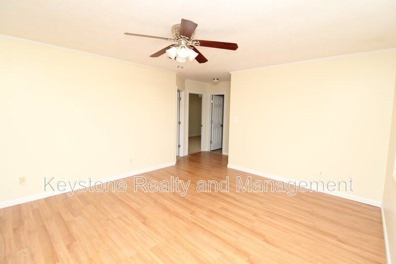 1175 Schatten St - Photo 3 of 13