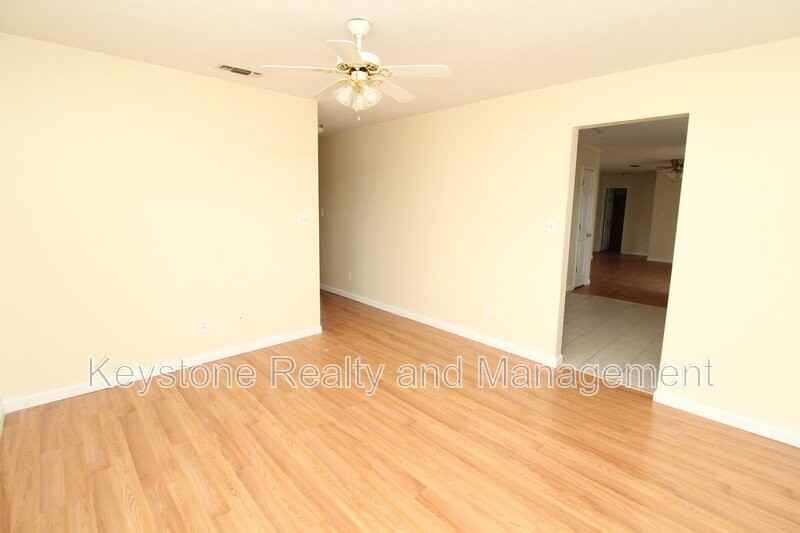 1175 Schatten St - Photo 4 of 13