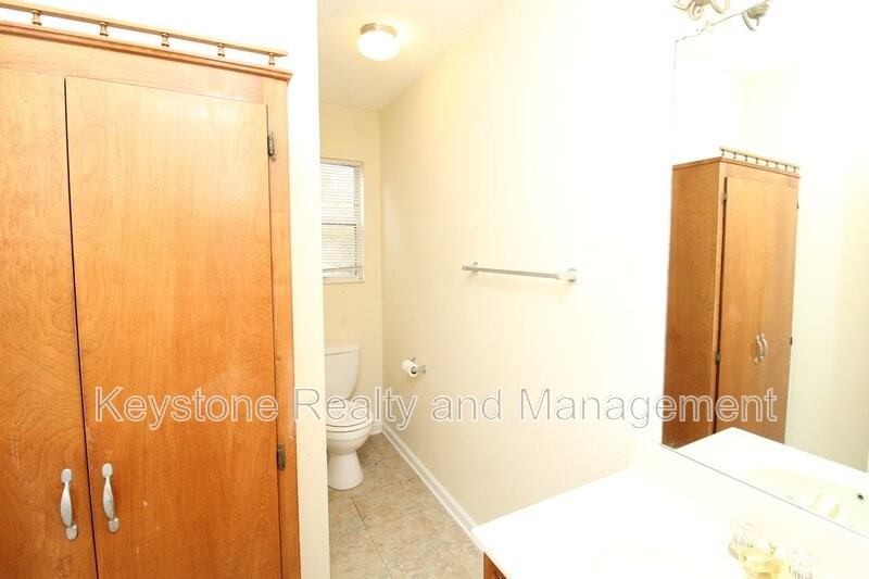 1175 Schatten St - Photo 7 of 13