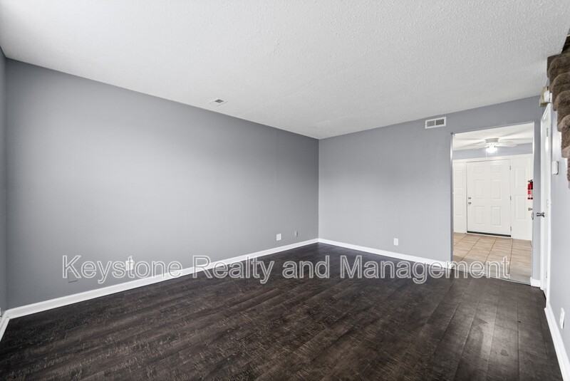 1269 Stateline Rd - Photo 3 of 16