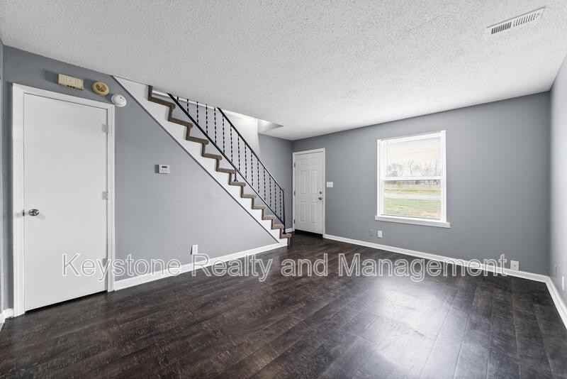 1269 Stateline Rd - Photo 4 of 16