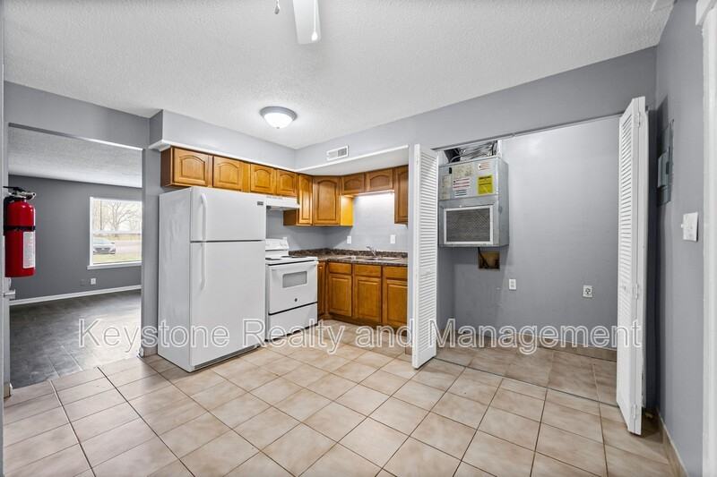 1269 Stateline Rd - Photo 5 of 16