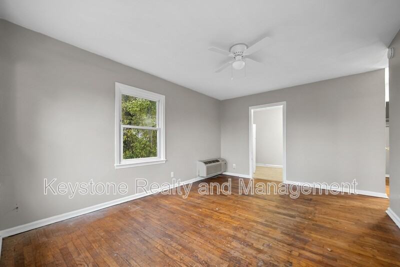 1525 Ferrell St - Photo 2 of 14