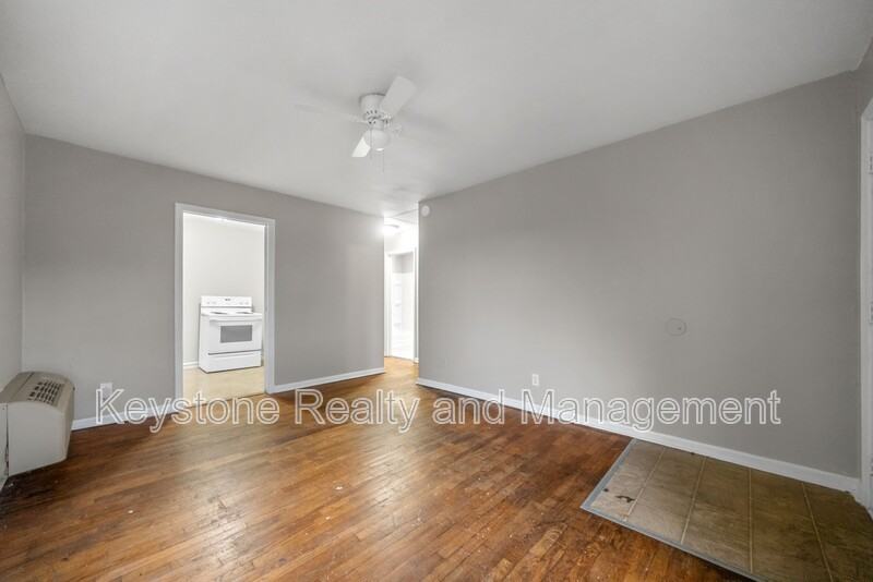 1525 Ferrell St - Photo 4 of 14