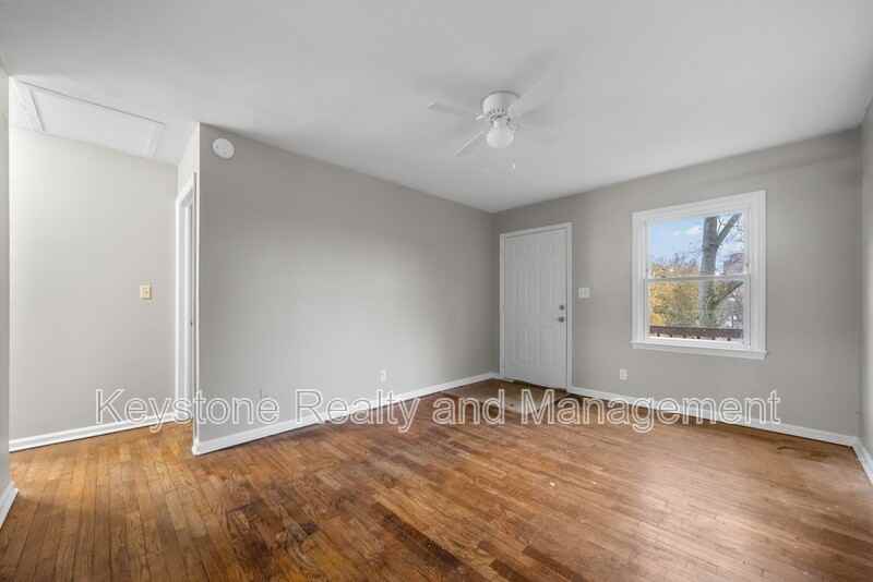 1525 Ferrell St - Photo 5 of 14