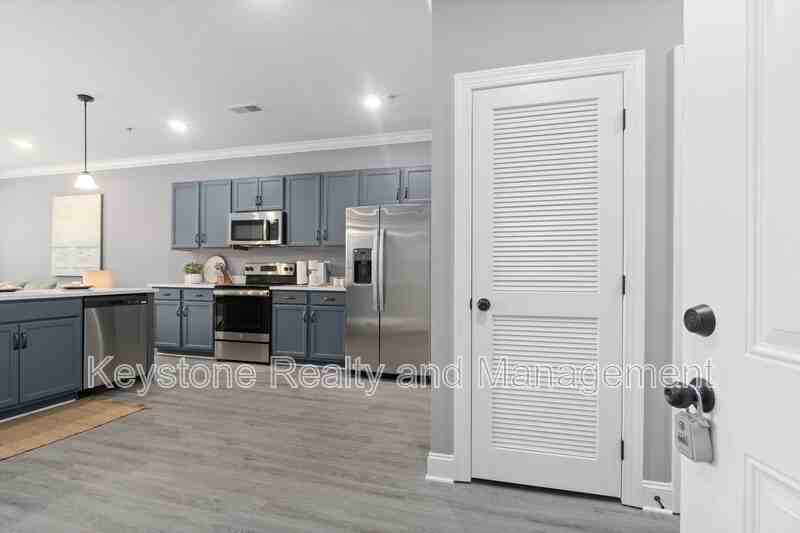 138 Center Pointe Dr - Photo 2 of 15