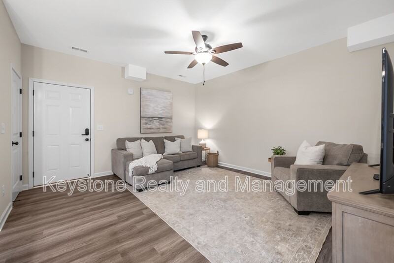 15 D St - Photo 3 of 12