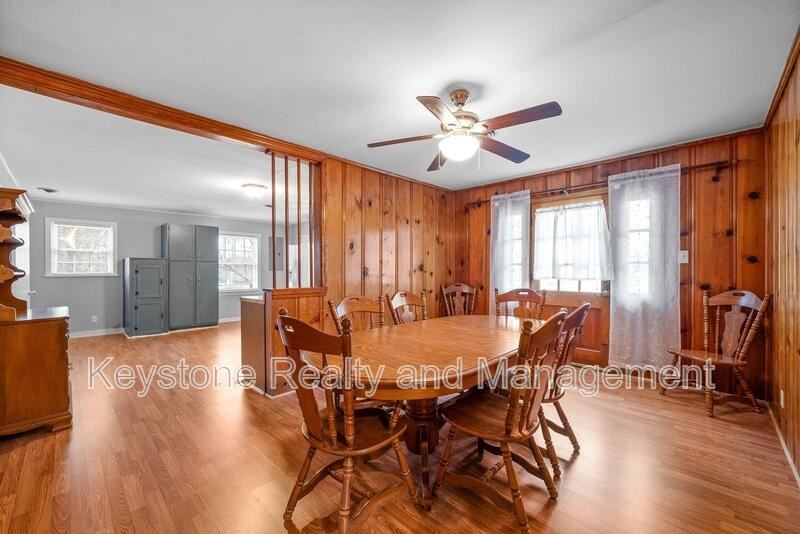 1319 Fort Campbell Blvd - Photo 5 of 15