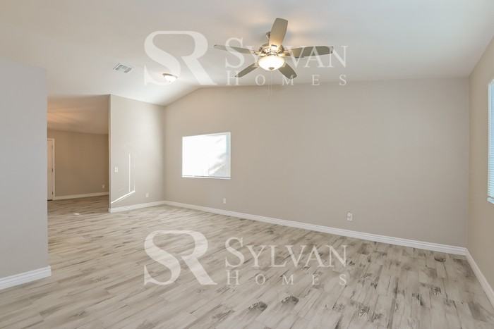 1950 W Burgundy Way - Photo 4 of 16