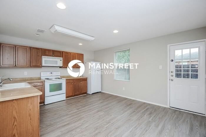 1617 Rialto Way - Photo 7 of 16