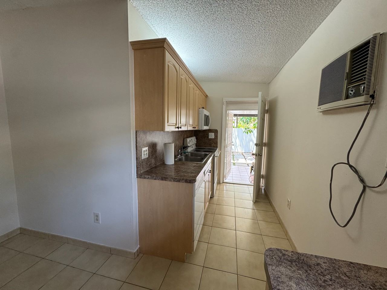 1381 Sw 23rd St #NA - Photo 2 of 15