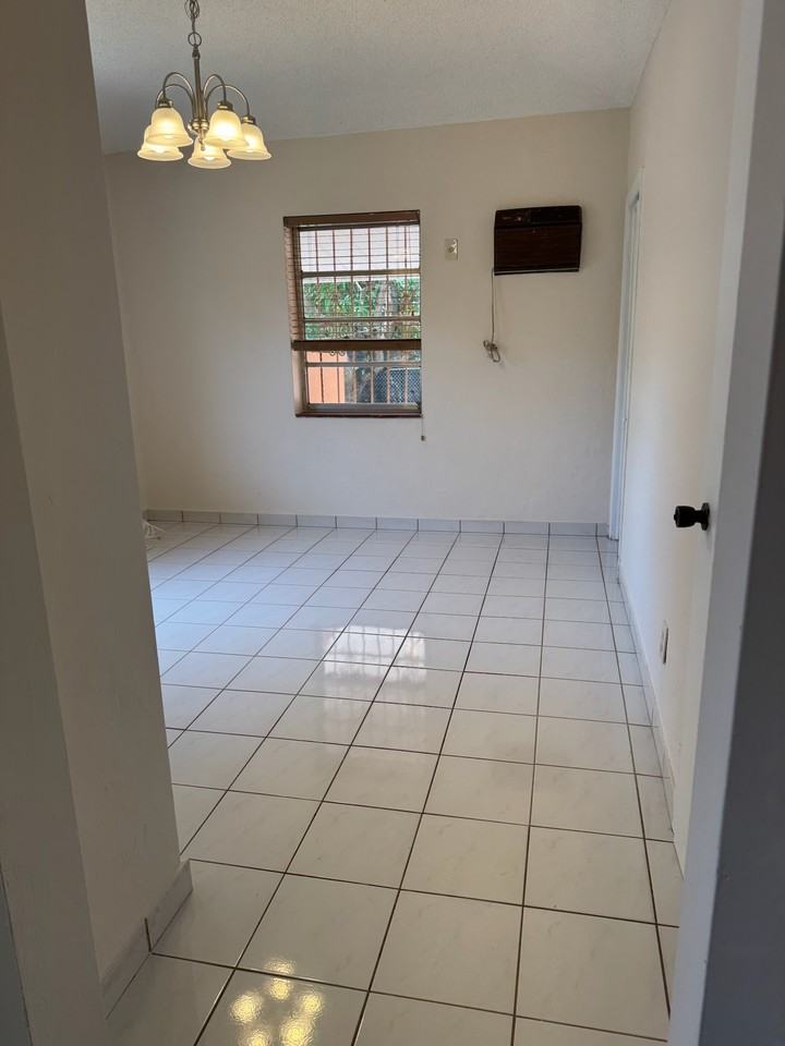 1381 Sw 23rd St #NA - Photo 4 of 15