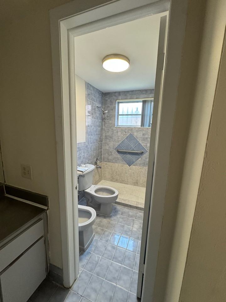 1381 Sw 23rd St #NA - Photo 6 of 15