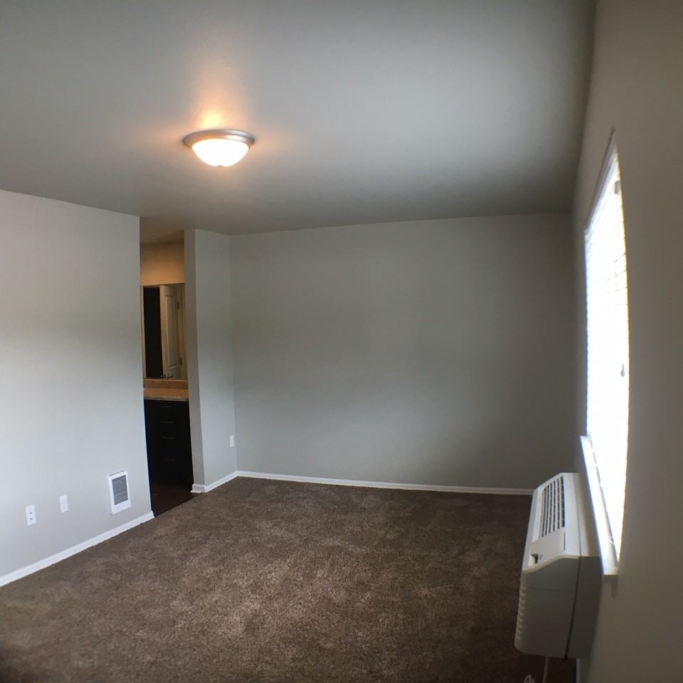 303 18th St #D - Photo 7 of 15