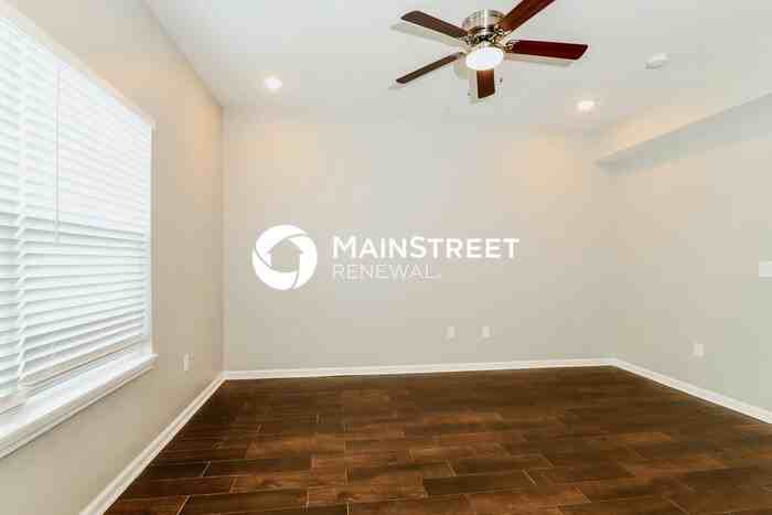 2100 Steamboat Way - Photo 6 of 17