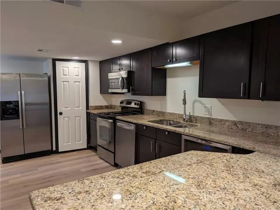 2500 Manson Ave #414 - Photo 3 of 12