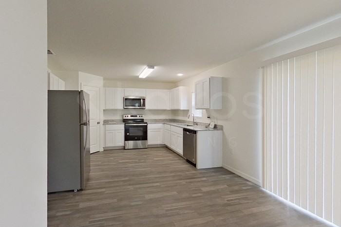 18268 Wintergarden Ave - Photo 2 of 5