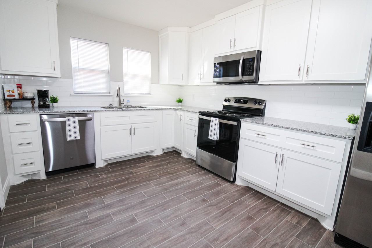 5807 Lawrence Blvd - Photo 4 of 11