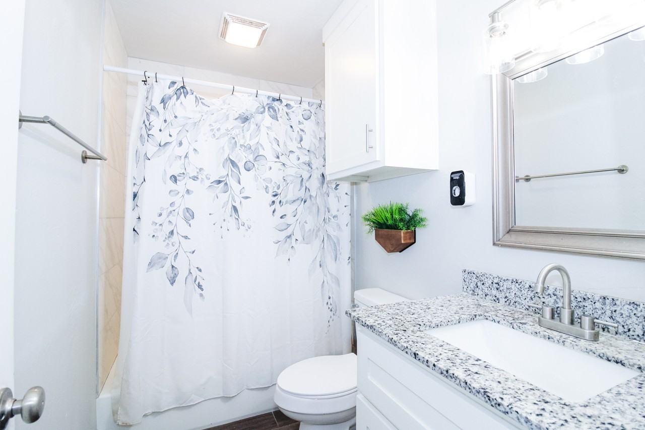 5807 Lawrence Blvd - Photo 5 of 11