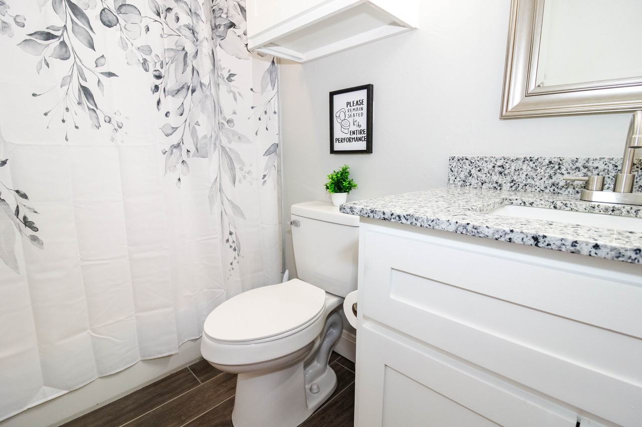 5807 Lawrence Blvd - Photo 6 of 11