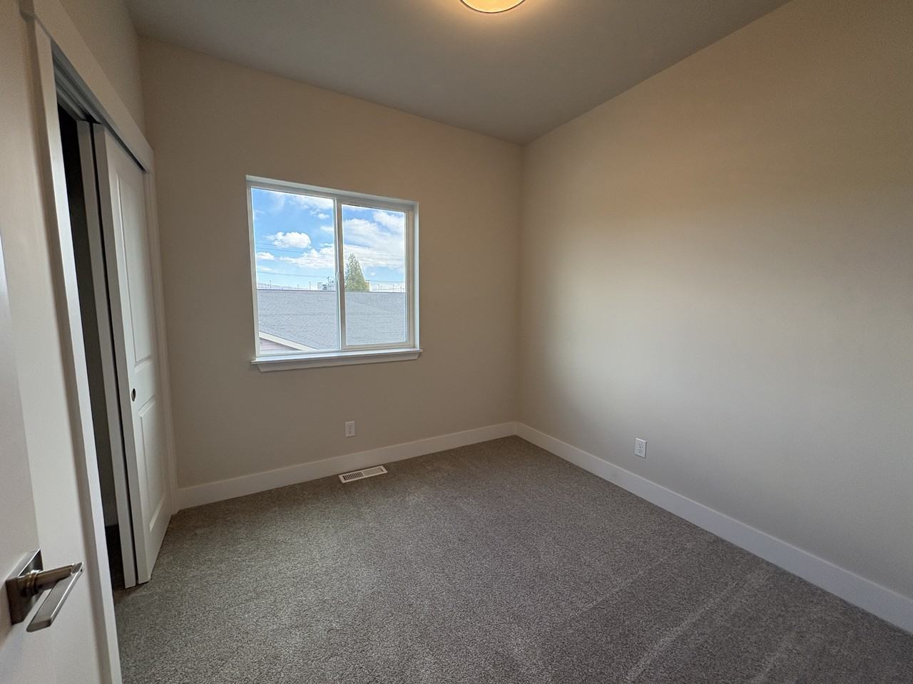 1075 Red Apple Rd #B5 - Photo 3 of 24