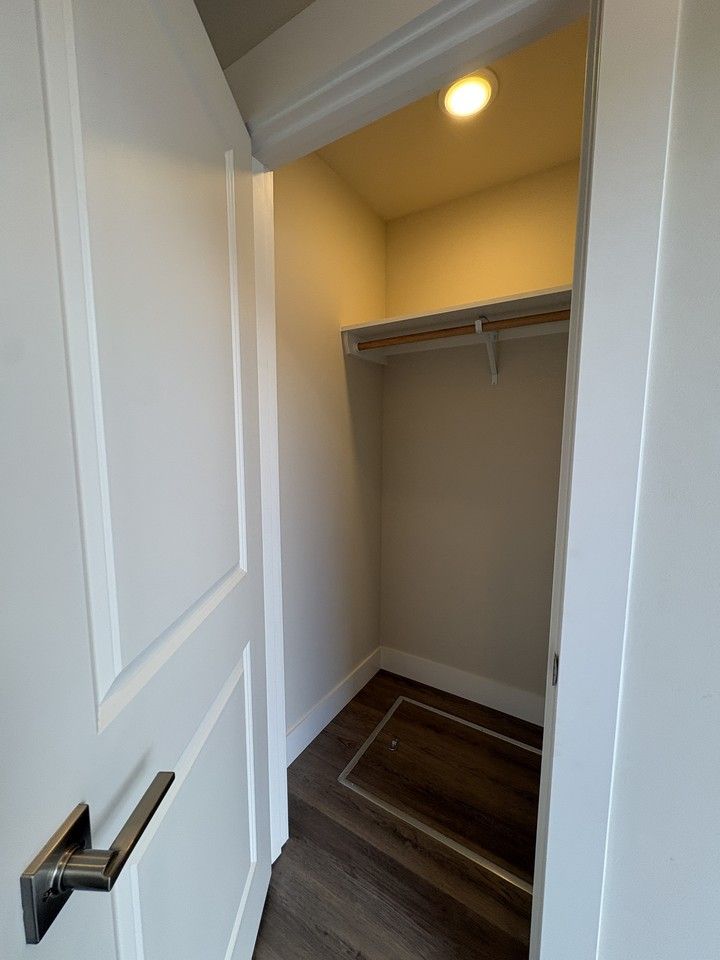 1075 Red Apple Rd #B5 - Photo 4 of 24