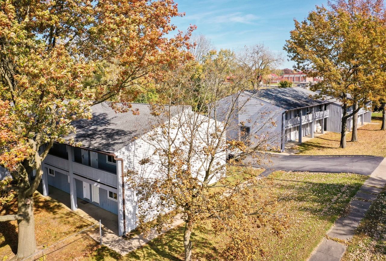 82 1st St Se #11 - Photo 2 of 12