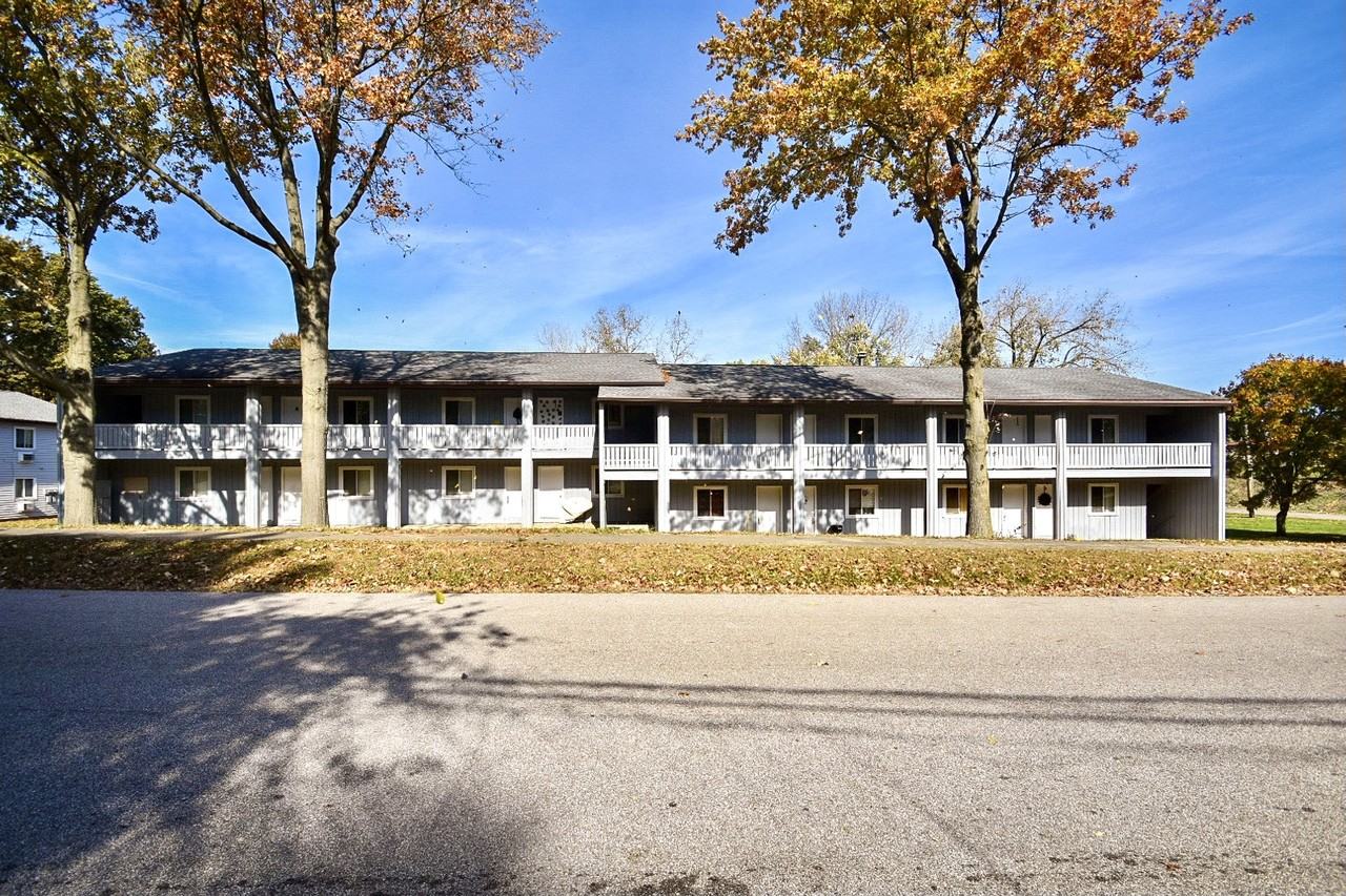 82 1st St Se #11 - Photo 3 of 12