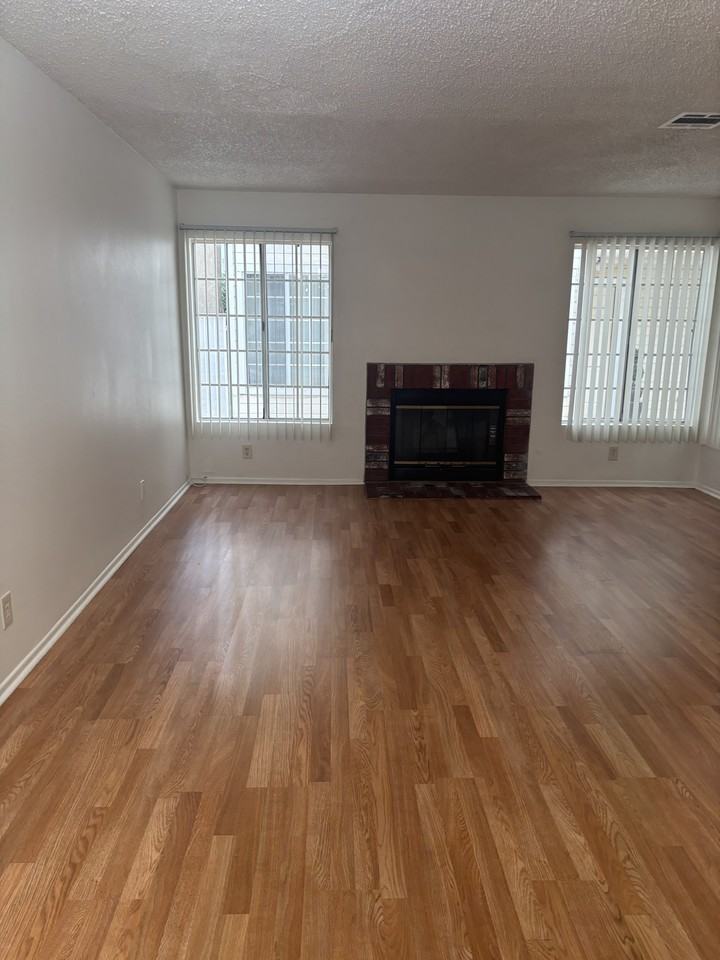 224 E Dexter St #9 - Photo 4 of 14