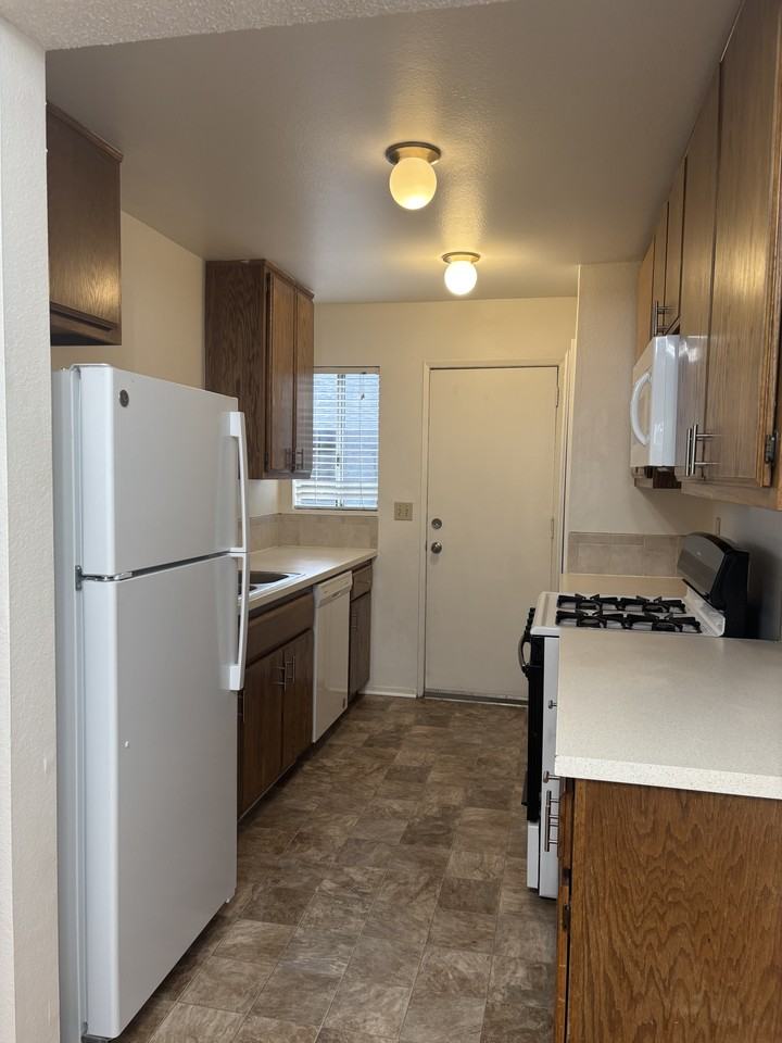 224 E Dexter St #9 - Photo 5 of 14