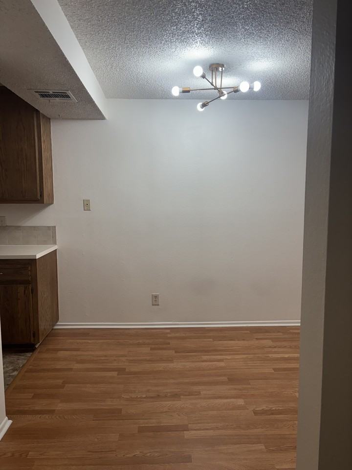 224 E Dexter St #9 - Photo 7 of 14