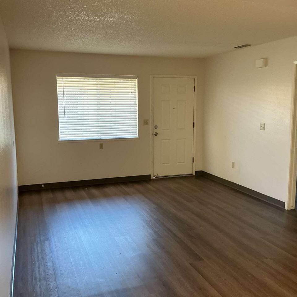 250 S Wood Ave #9 - Photo 3 of 8