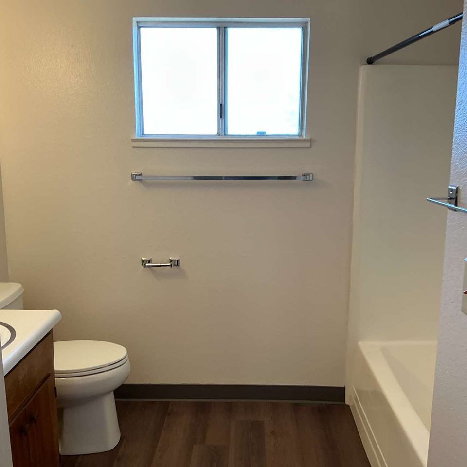 250 S Wood Ave #9 - Photo 5 of 8