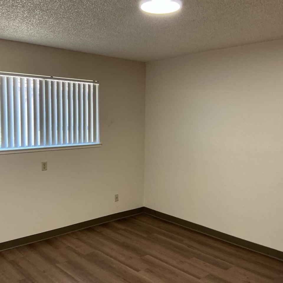 250 S Wood Ave #9 - Photo 6 of 8