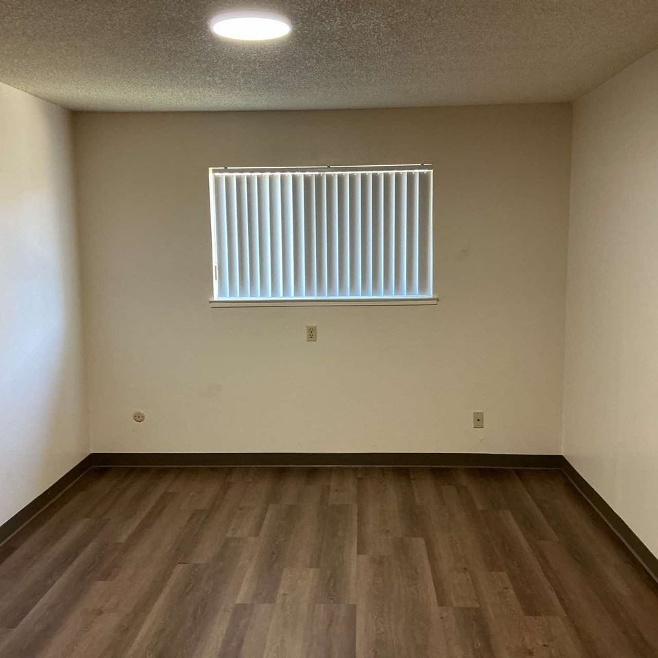 250 S Wood Ave #9 - Photo 7 of 8