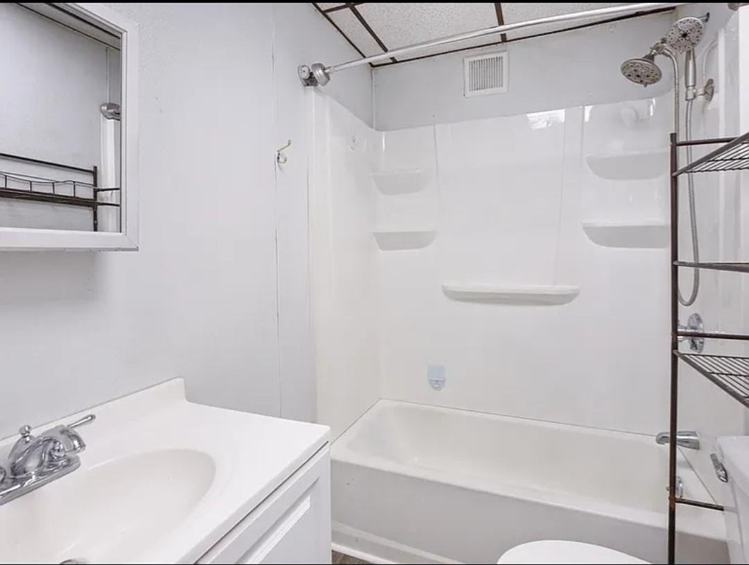 27 Saint Paul St #1 - Photo 3 of 10