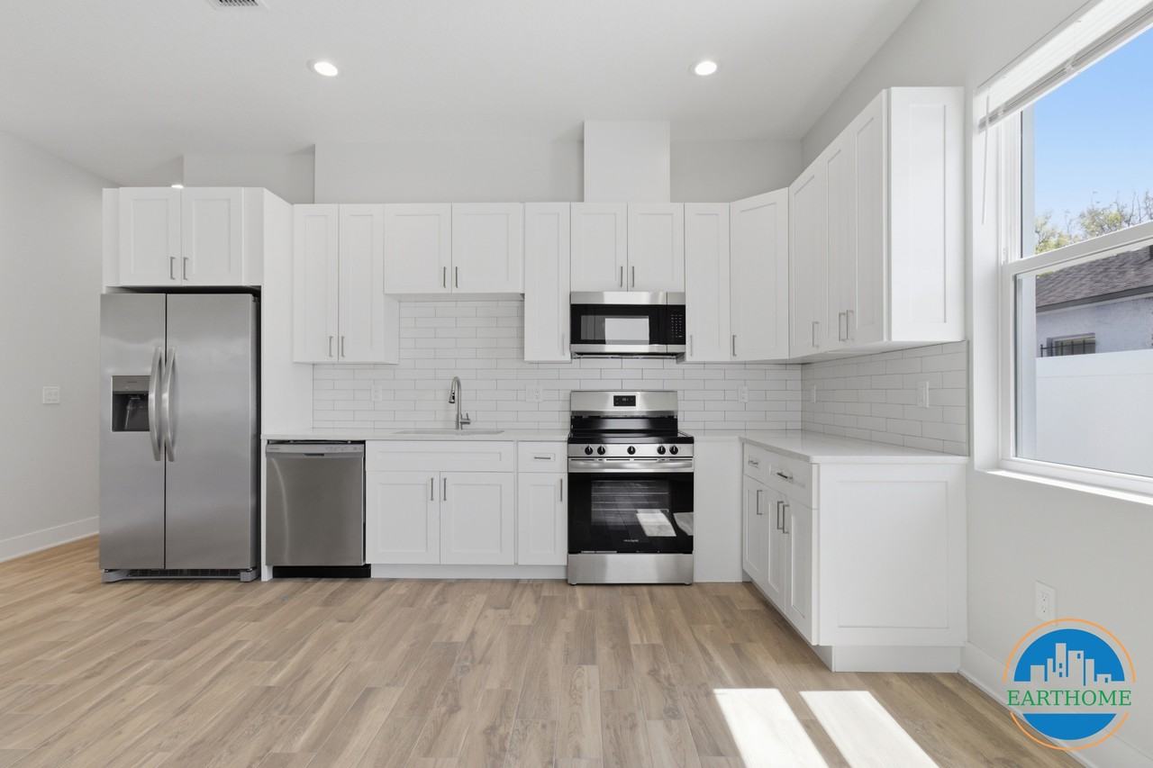 3611 N 54th St #1 - Photo 7 of 27