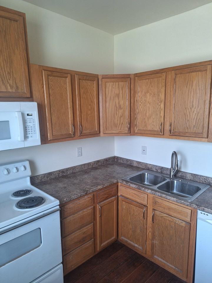 4855 Northland Ave #2ndFL - Photo 6 of 9