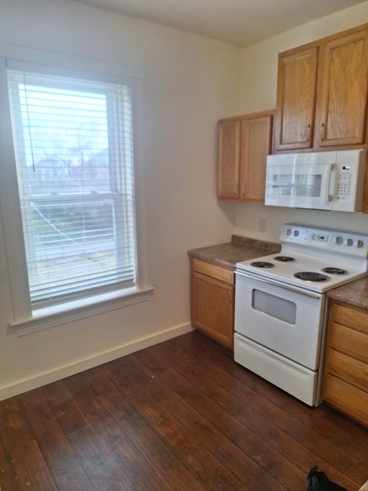 4855 Northland Ave #2ndFL - Photo 7 of 9