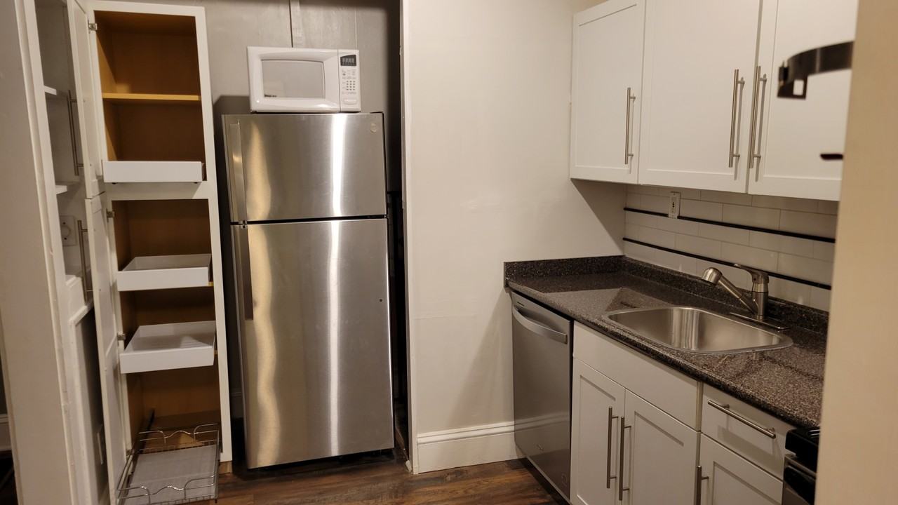 2700 Clemson Ave - Photo 2 of 11