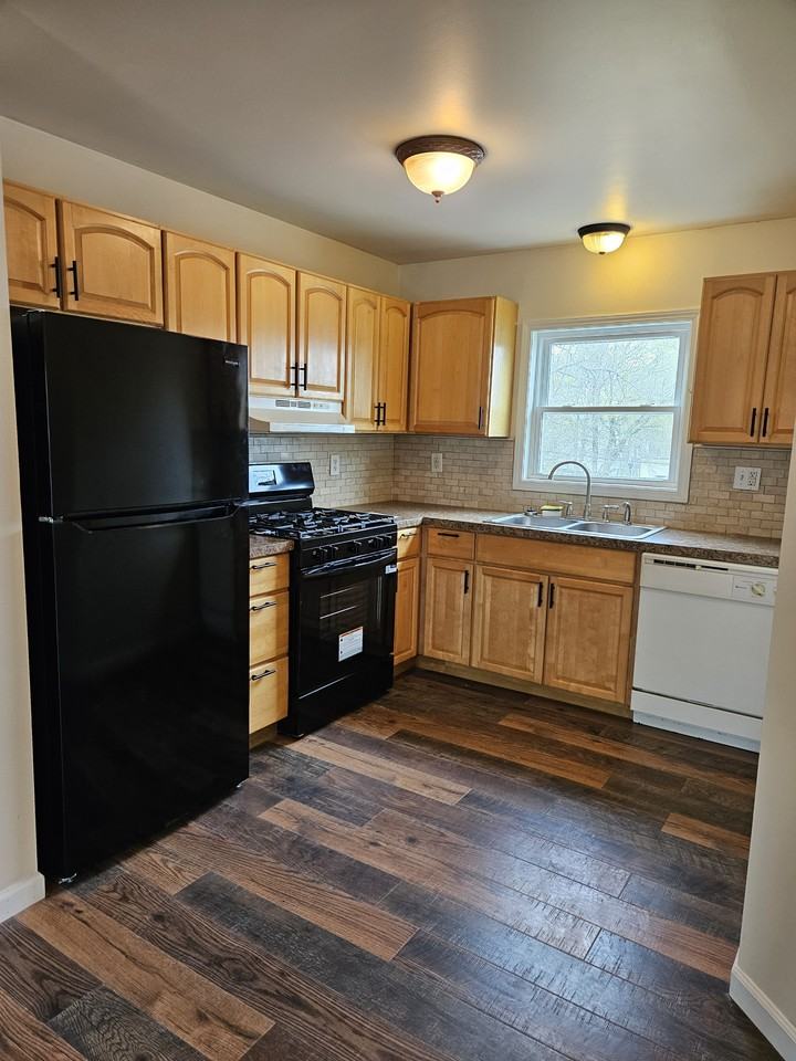 104 E Lord St #C - Photo 2 of 15