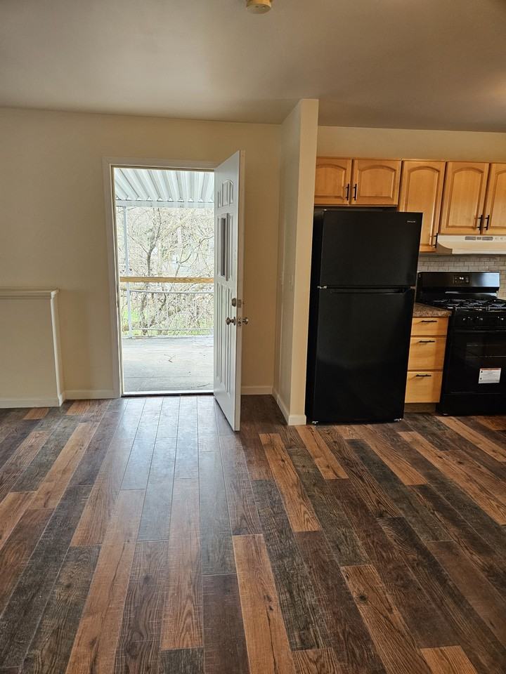 104 E Lord St #C - Photo 3 of 15