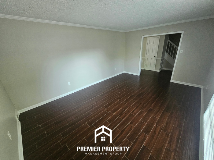 7008 Corsica Dr - Photo 3 of 27