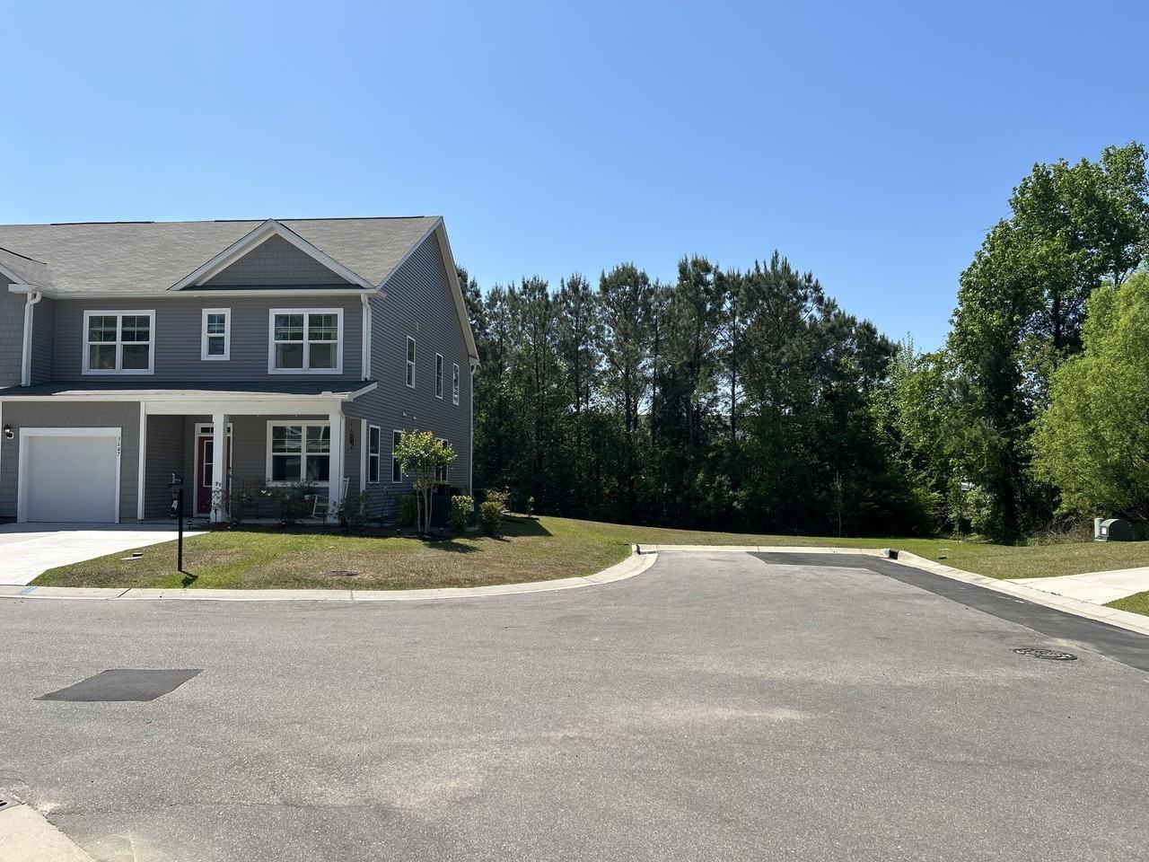 3647 Roseblossom Dr - Photo 4 of 50