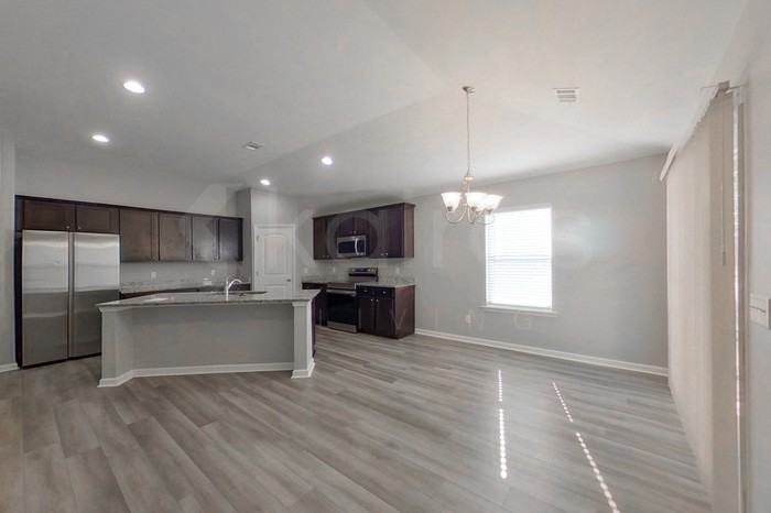 132 Bluff Rd - Photo 4 of 19