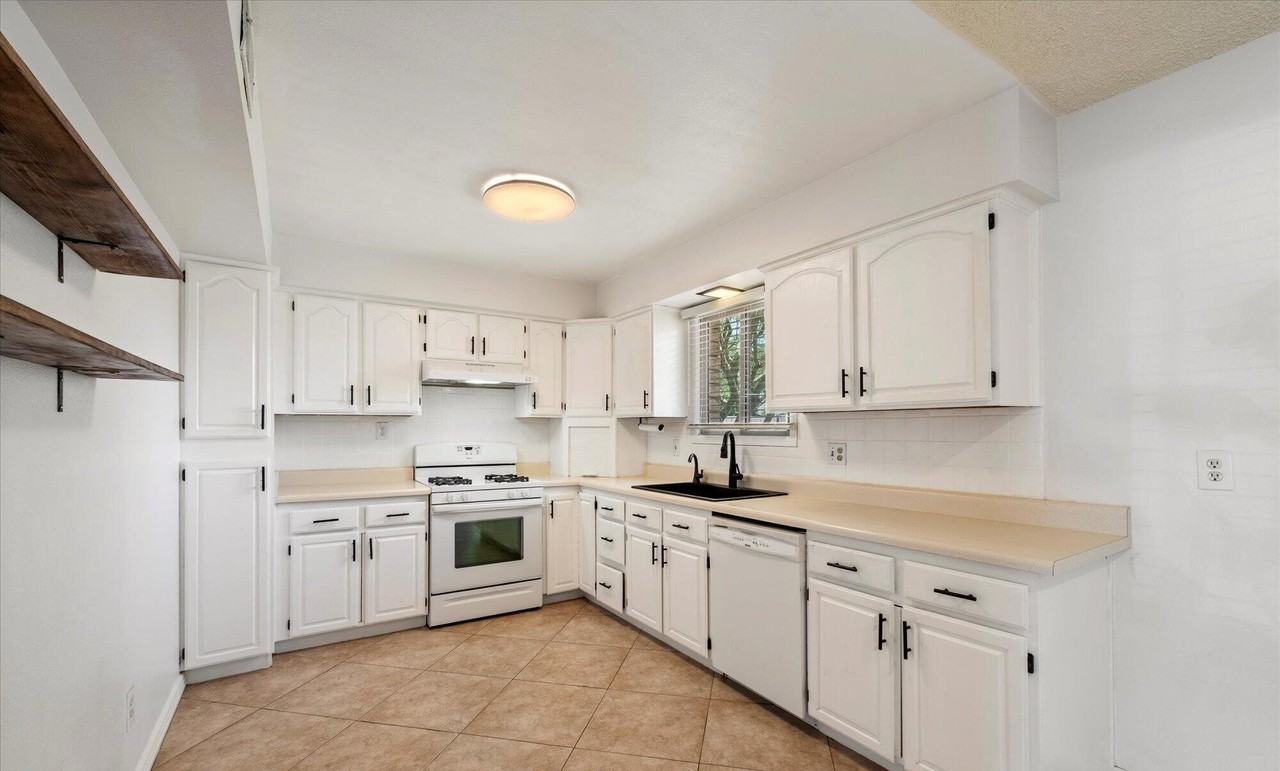 3613 W Lupine Ave #NA - Photo 3 of 13